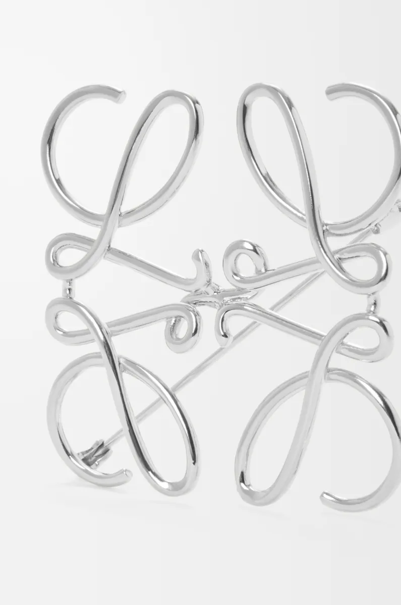 Anagram 金属胸针