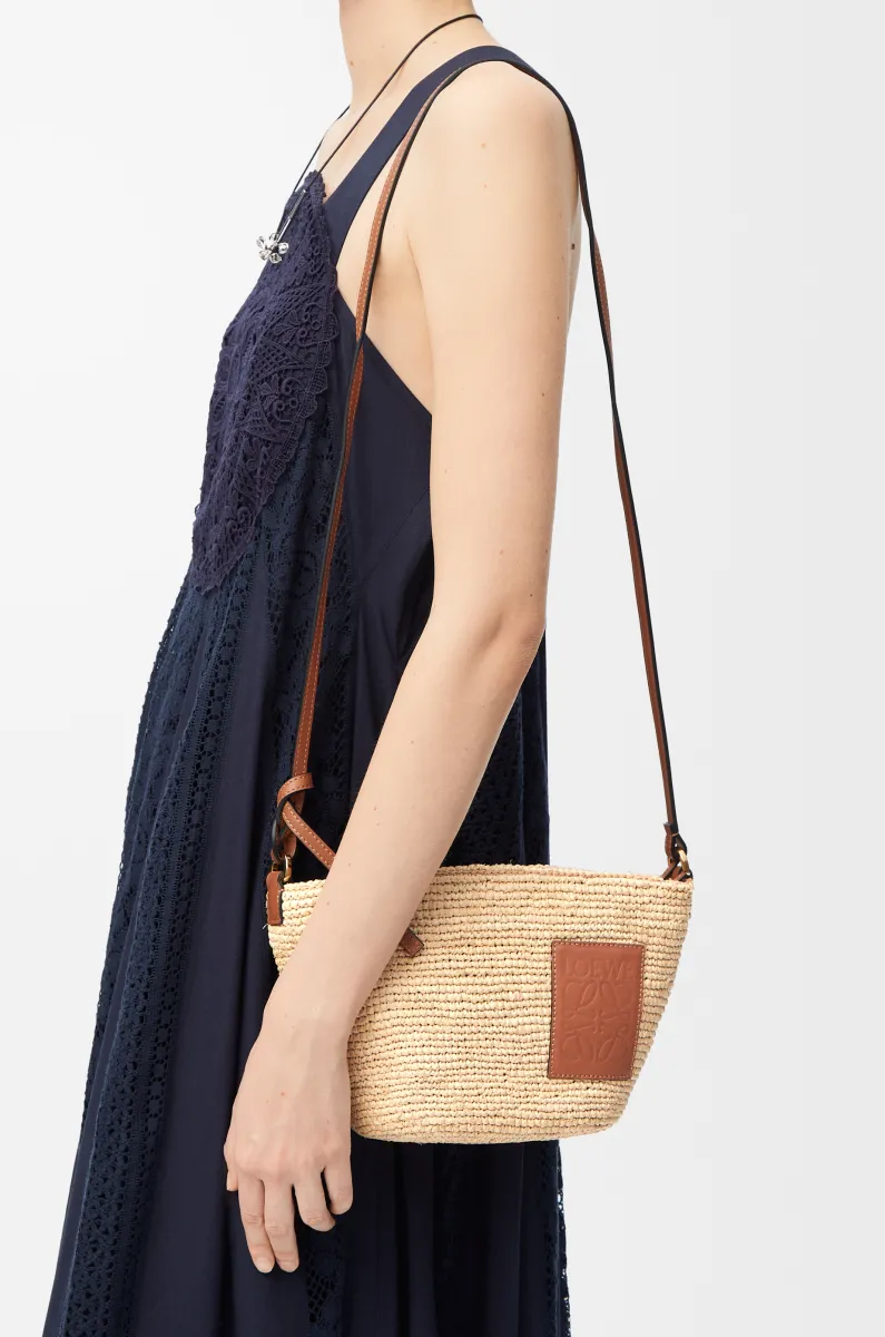 拉菲草和牛皮革 Slit Pochette 手袋