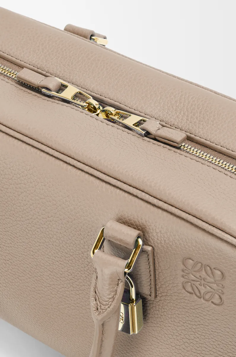 柔软粒面牛皮革 Amazona 23 手袋