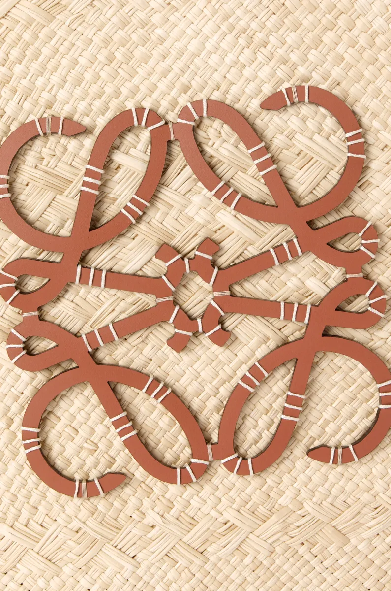 大号伊拉卡棕榈纤维和牛皮革 Anagram Basket 手袋