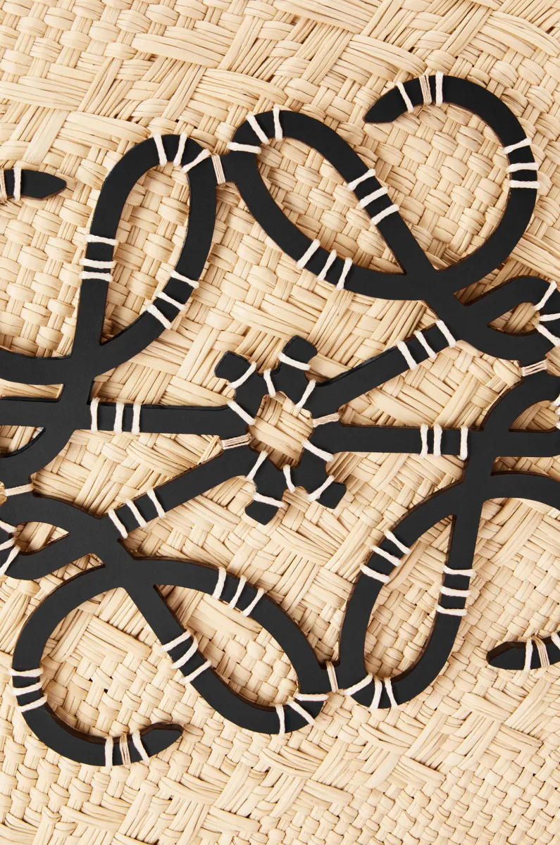 中号伊拉卡棕榈纤维和牛皮革 Anagram Basket 手袋