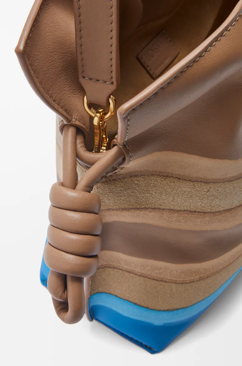 中号纳帕牛皮革 Flamenco 手拿包