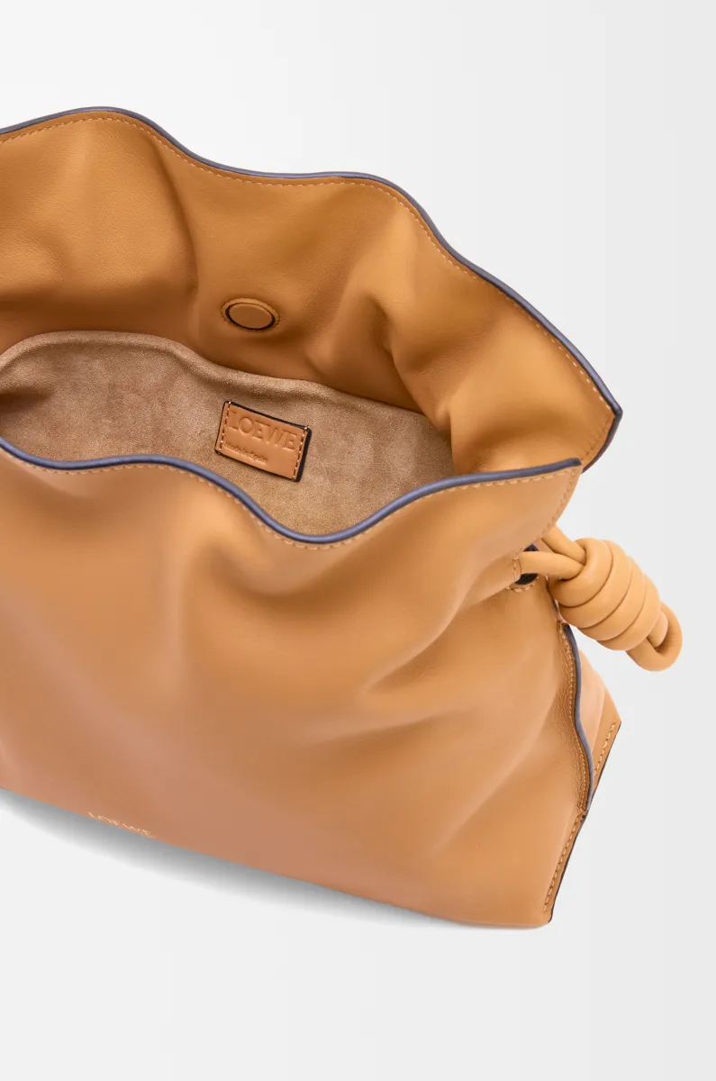 中号纳帕牛皮革 Flamenco 手拿包