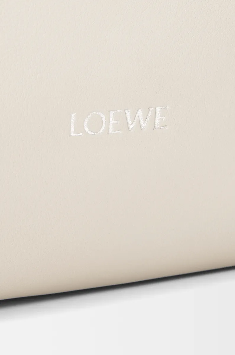 中号纳帕牛皮革 Flamenco 手拿包