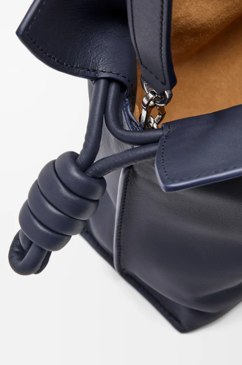 中号纳帕牛皮革 Flamenco 手拿包