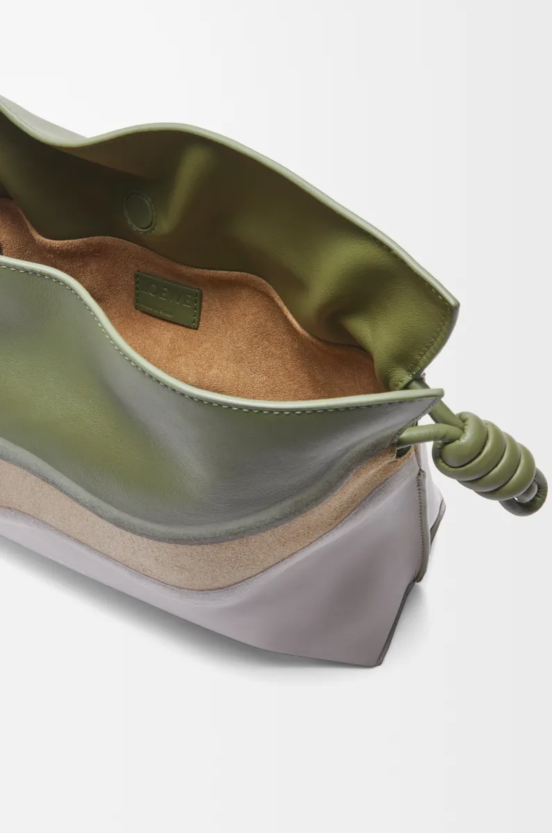 中号纳帕牛皮革 Flamenco 手拿包