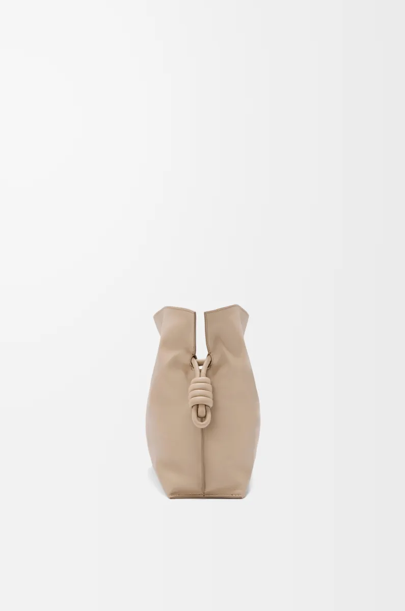 中号纳帕牛皮革 Flamenco 手拿包