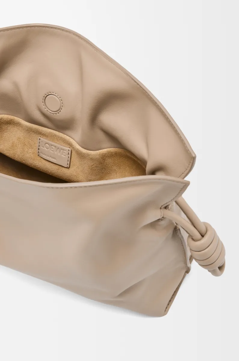 中号纳帕牛皮革 Flamenco 手拿包