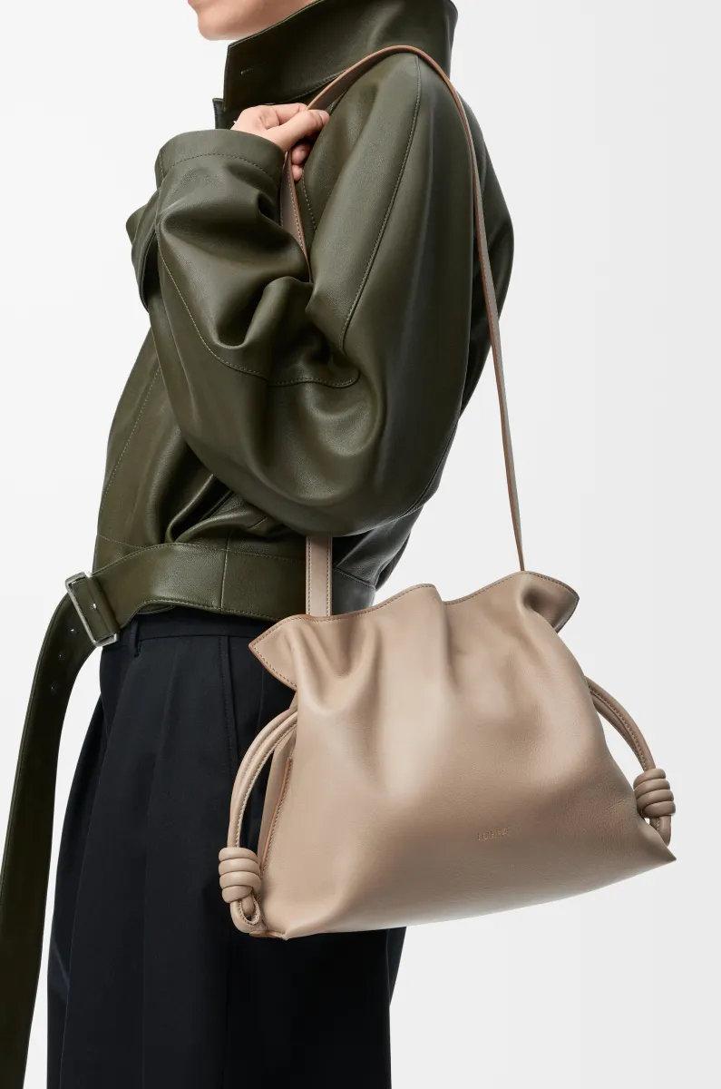 中号纳帕牛皮革 Flamenco 手拿包