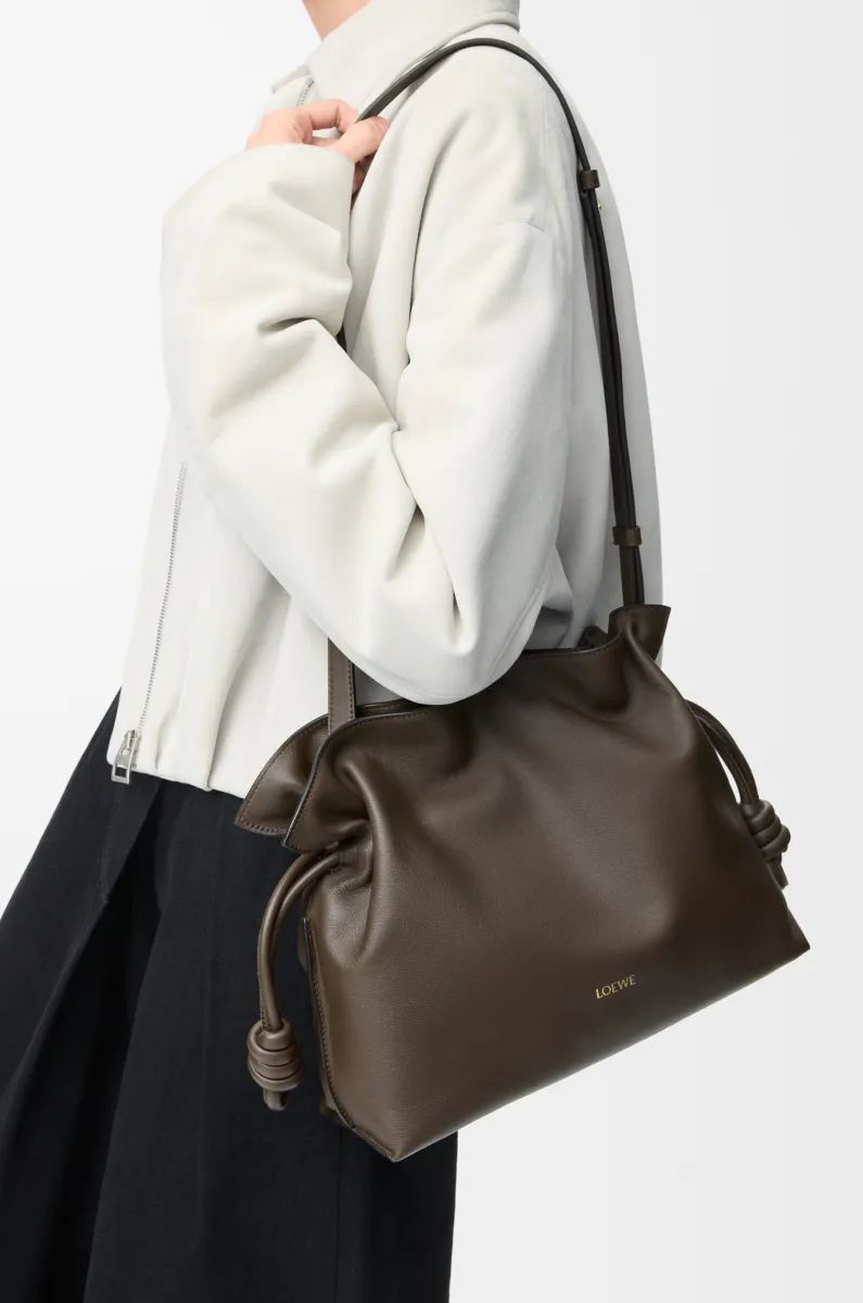 中号纳帕牛皮革 Flamenco 手拿包