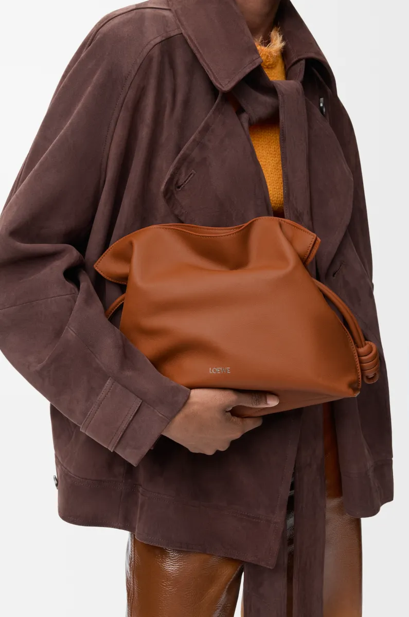 中号纳帕牛皮革 Flamenco 手拿包