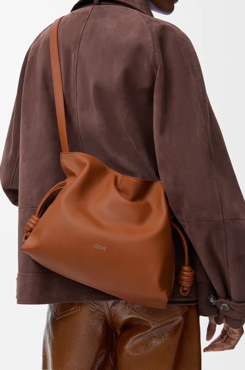 中号纳帕牛皮革 Flamenco 手拿包