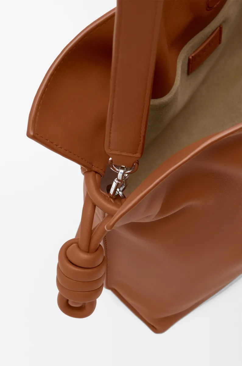 中号纳帕牛皮革 Flamenco 手拿包