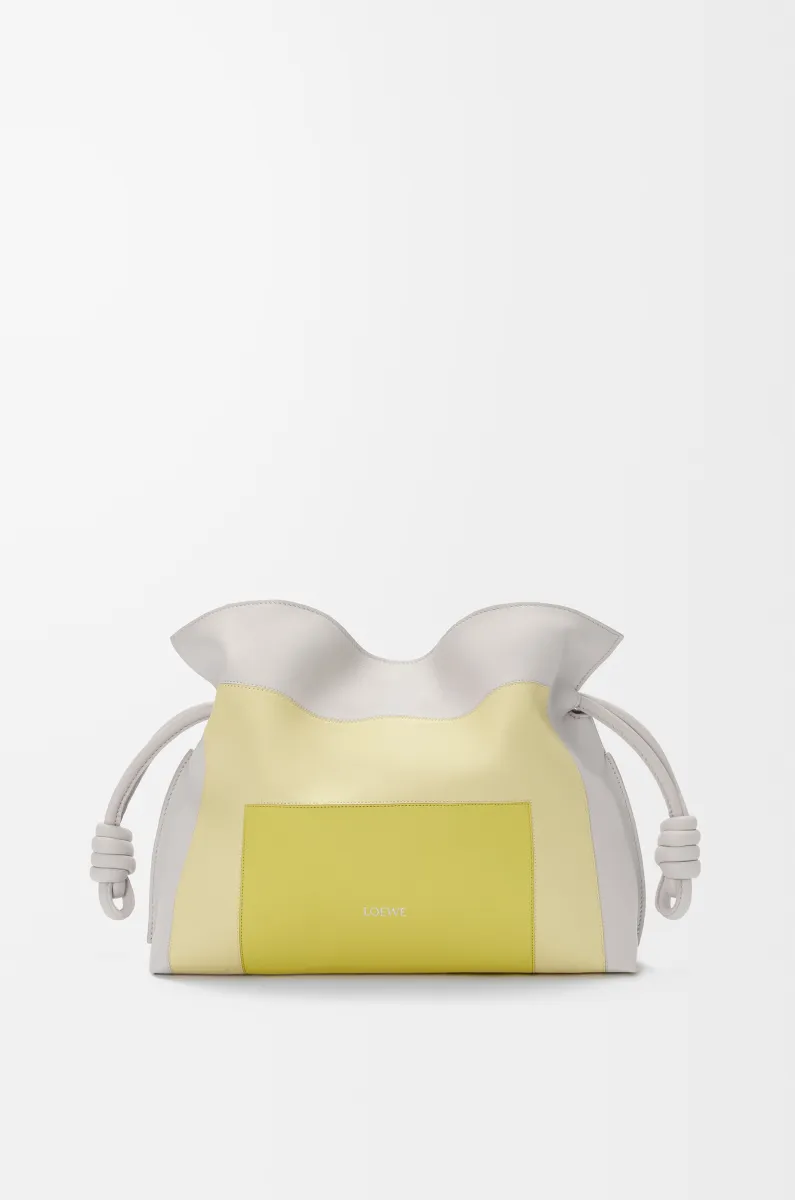 中号纳帕牛皮革 Flamenco 手拿包