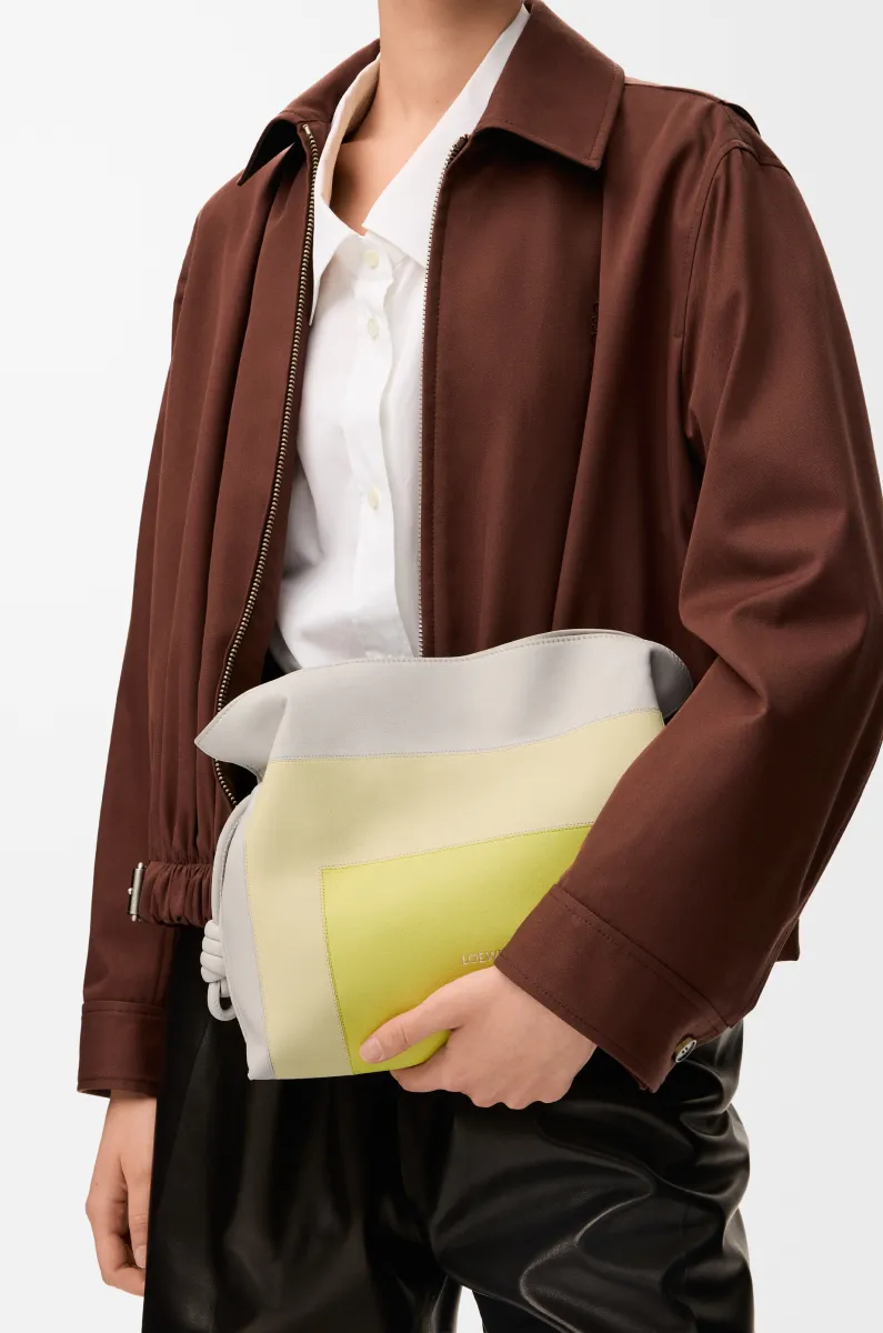 中号纳帕牛皮革 Flamenco 手拿包