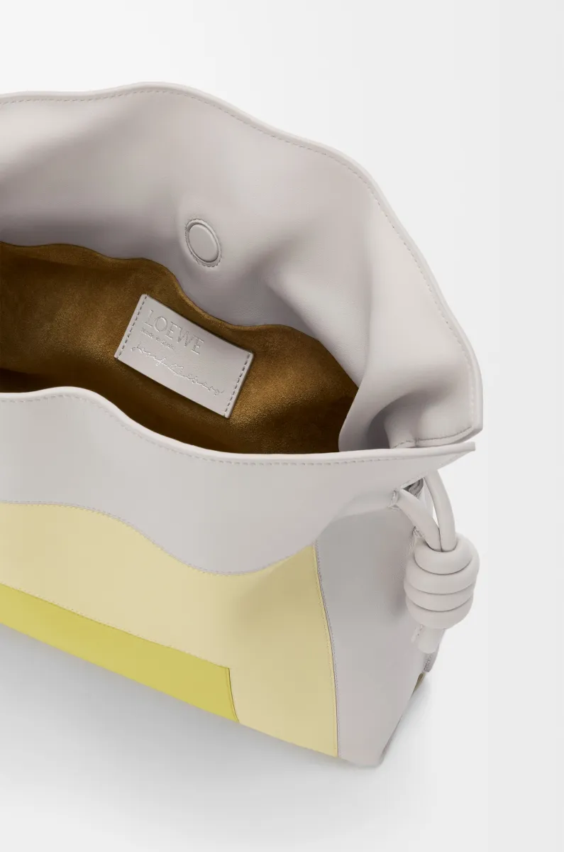 中号纳帕牛皮革 Flamenco 手拿包