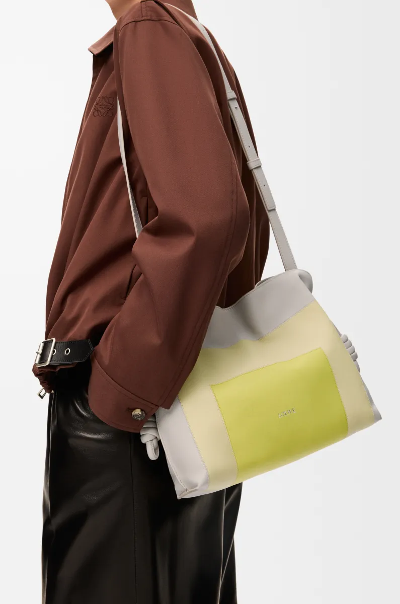 中号纳帕牛皮革 Flamenco 手拿包