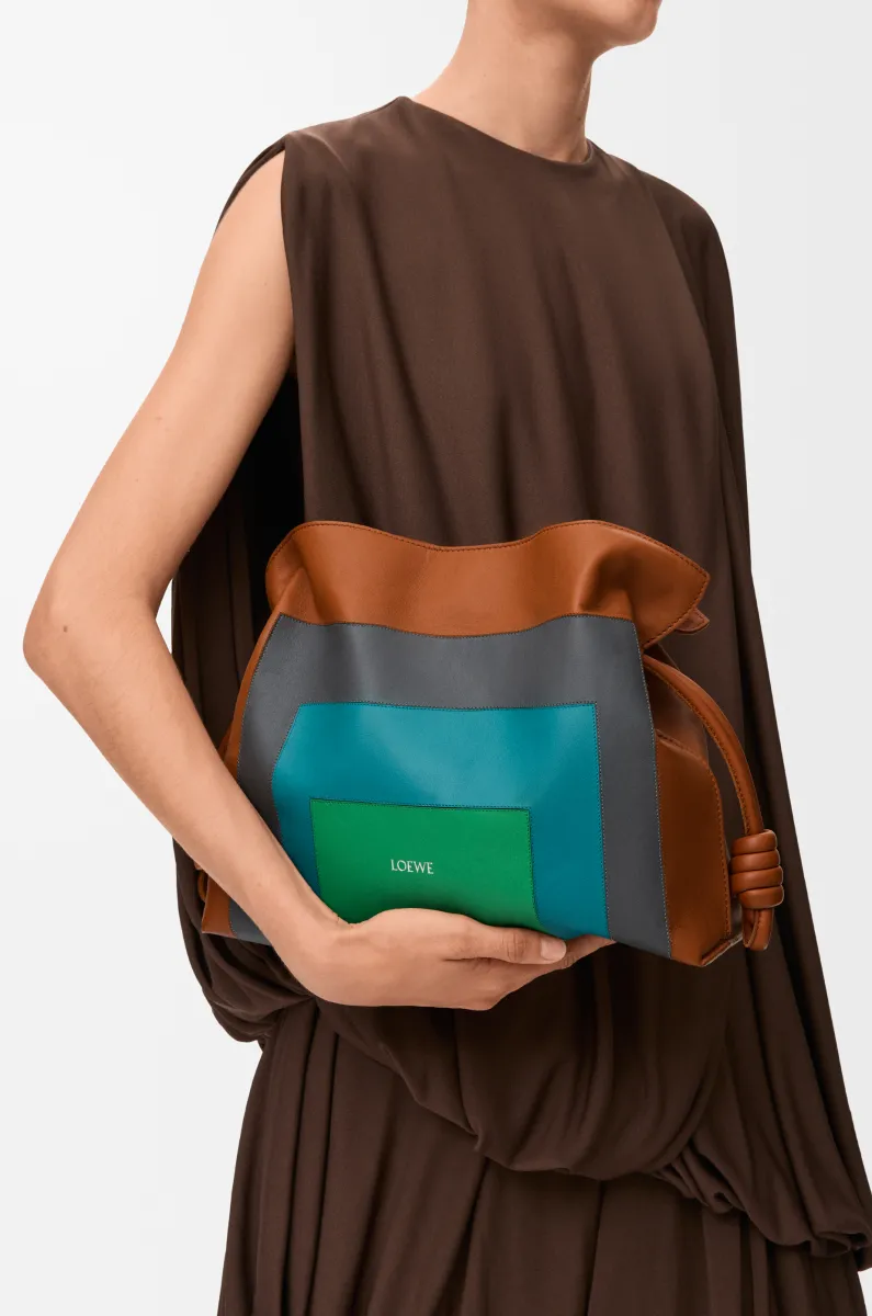 中号纳帕牛皮革 Flamenco 手拿包