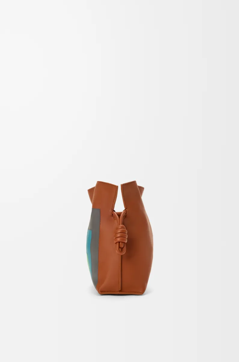 中号纳帕牛皮革 Flamenco 手拿包