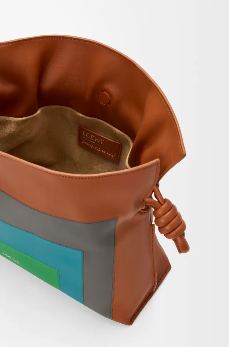 中号纳帕牛皮革 Flamenco 手拿包