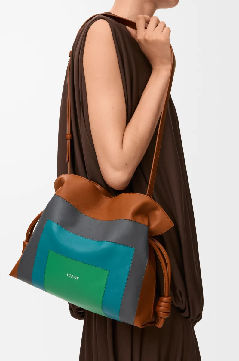 中号纳帕牛皮革 Flamenco 手拿包