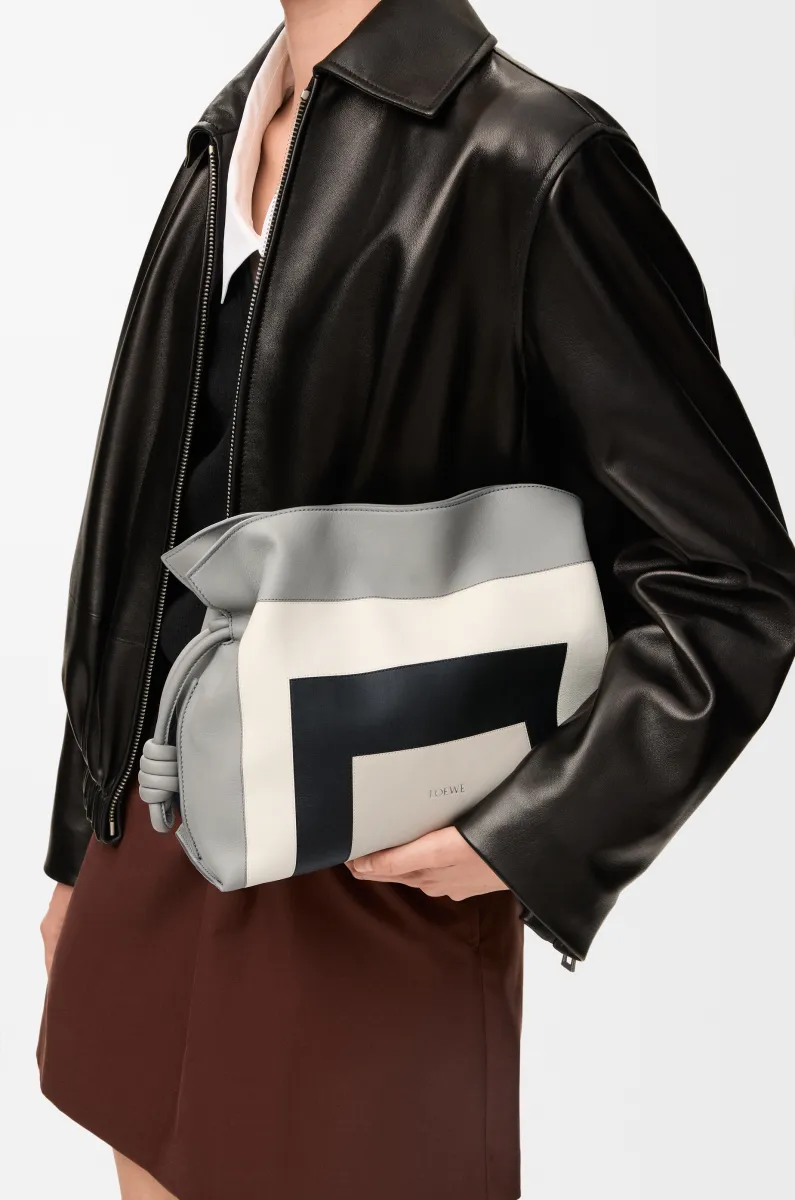 中号纳帕牛皮革 Flamenco 手拿包