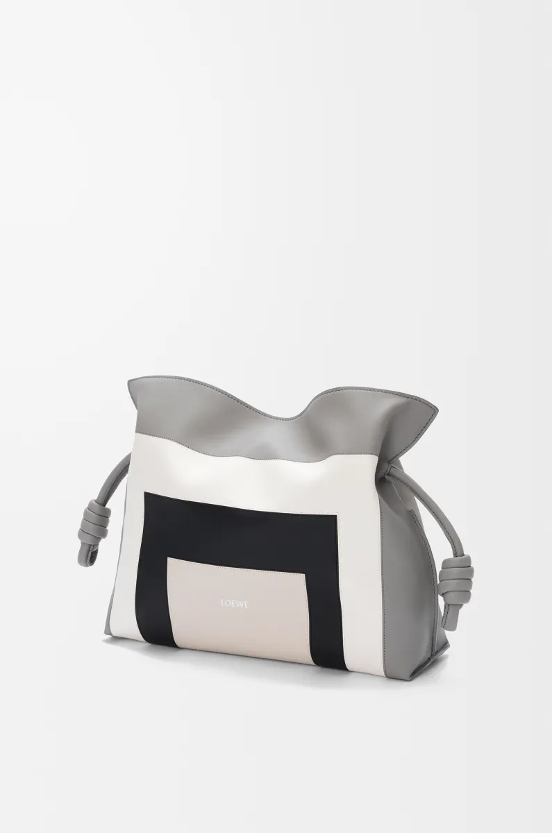 中号纳帕牛皮革 Flamenco 手拿包