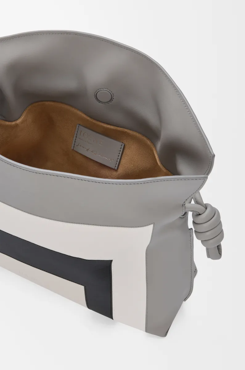 中号纳帕牛皮革 Flamenco 手拿包