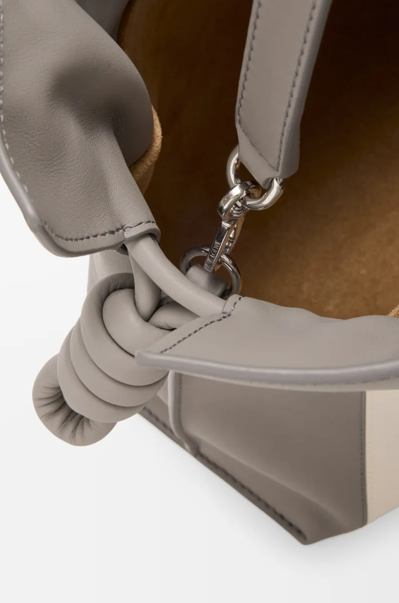 中号纳帕牛皮革 Flamenco 手拿包