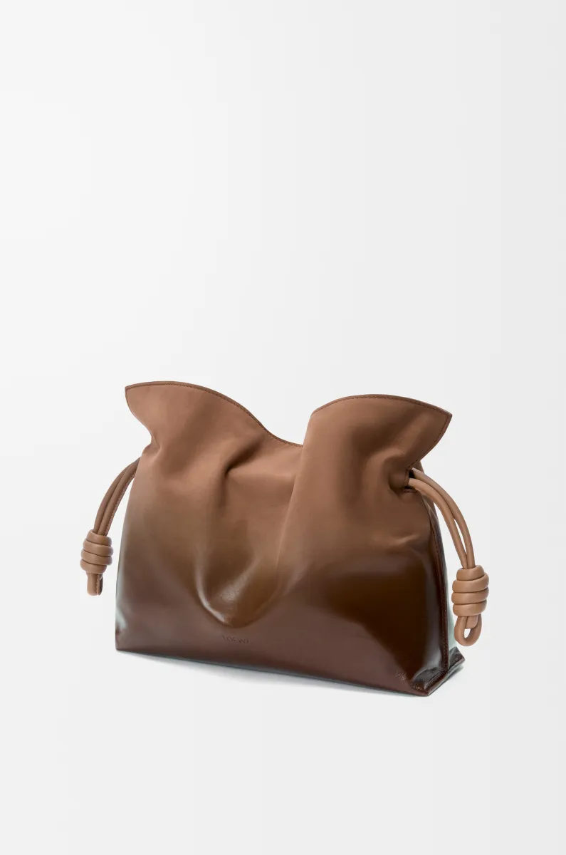 中号渐变漆面牛巴革 Flamenco 手拿包