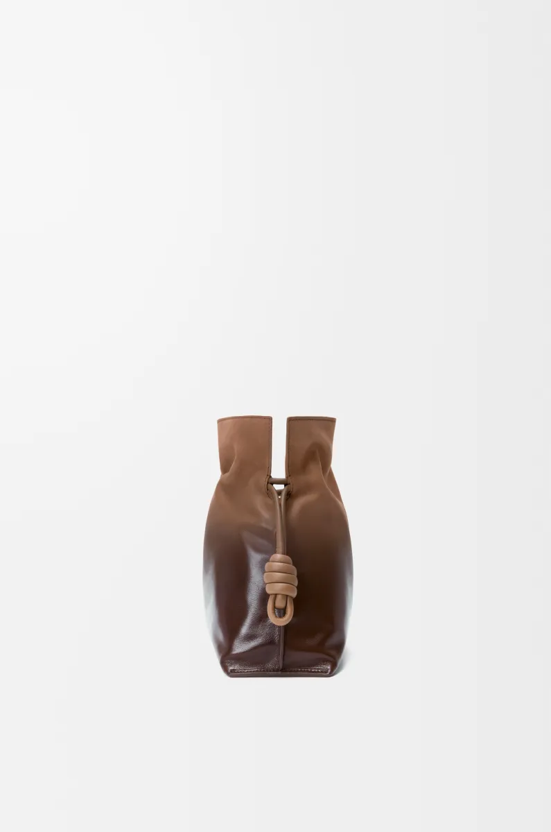 中号渐变漆面牛巴革 Flamenco 手拿包