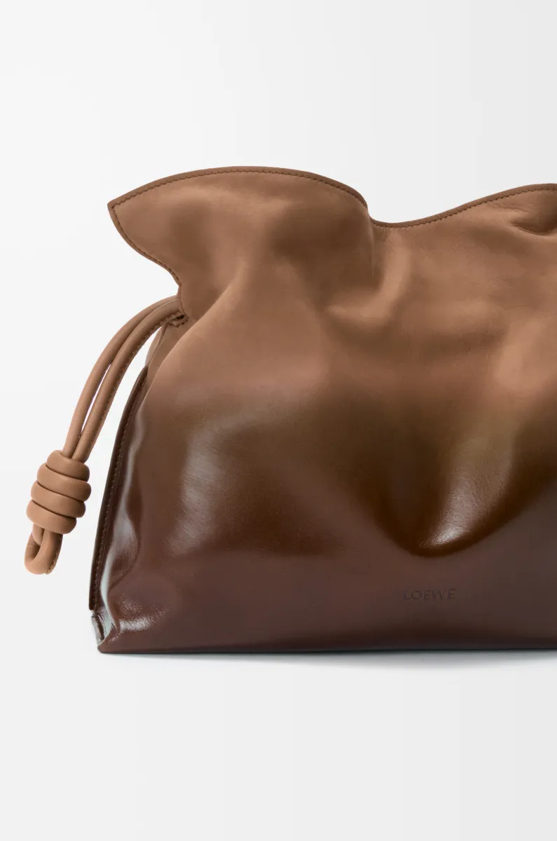 中号渐变漆面牛巴革 Flamenco 手拿包