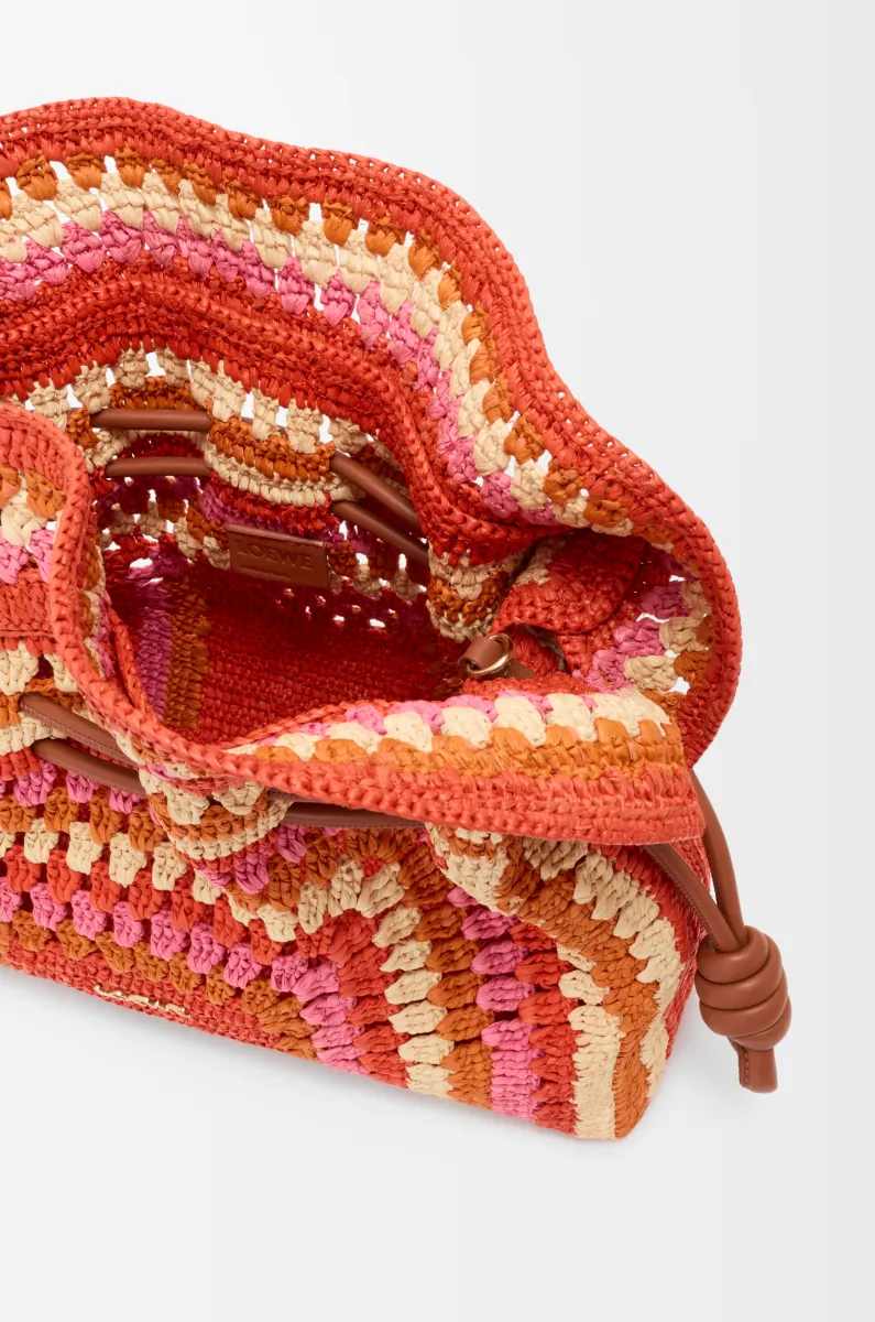 中号拉菲草和牛皮革 Flamenco 手拿包