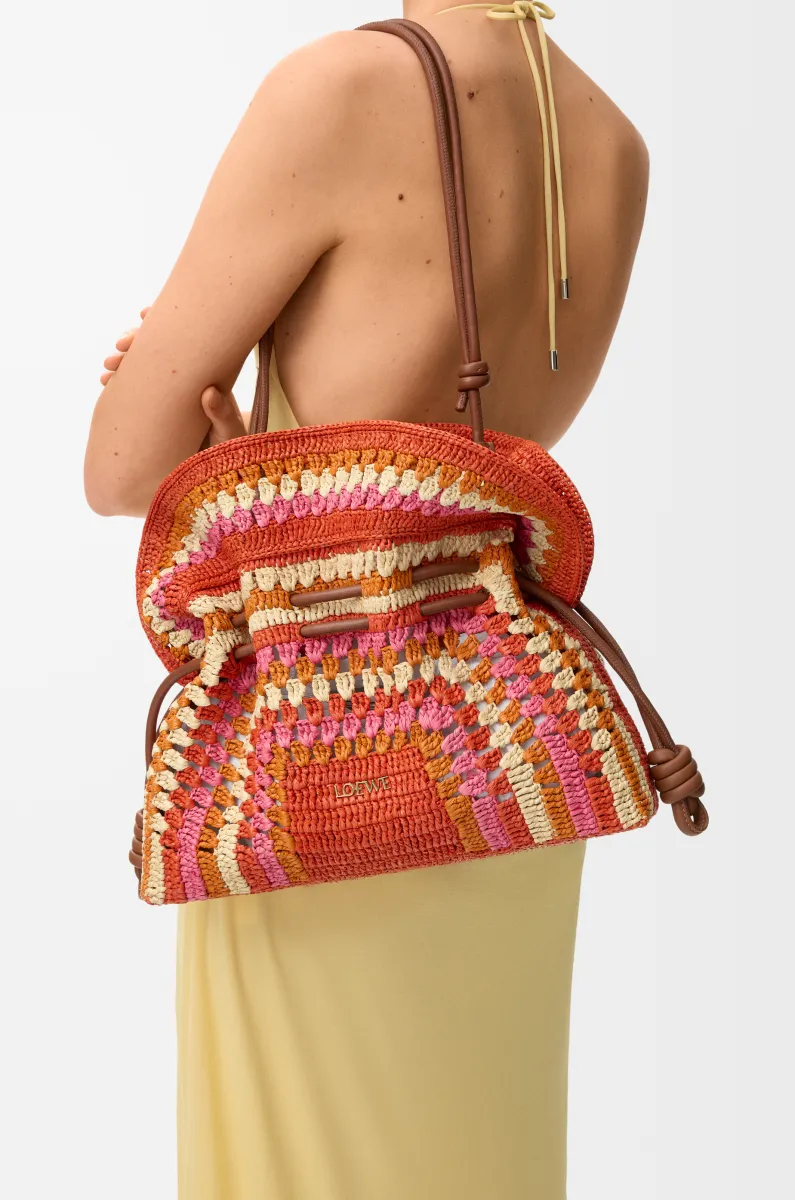 中号拉菲草和牛皮革 Flamenco 手拿包