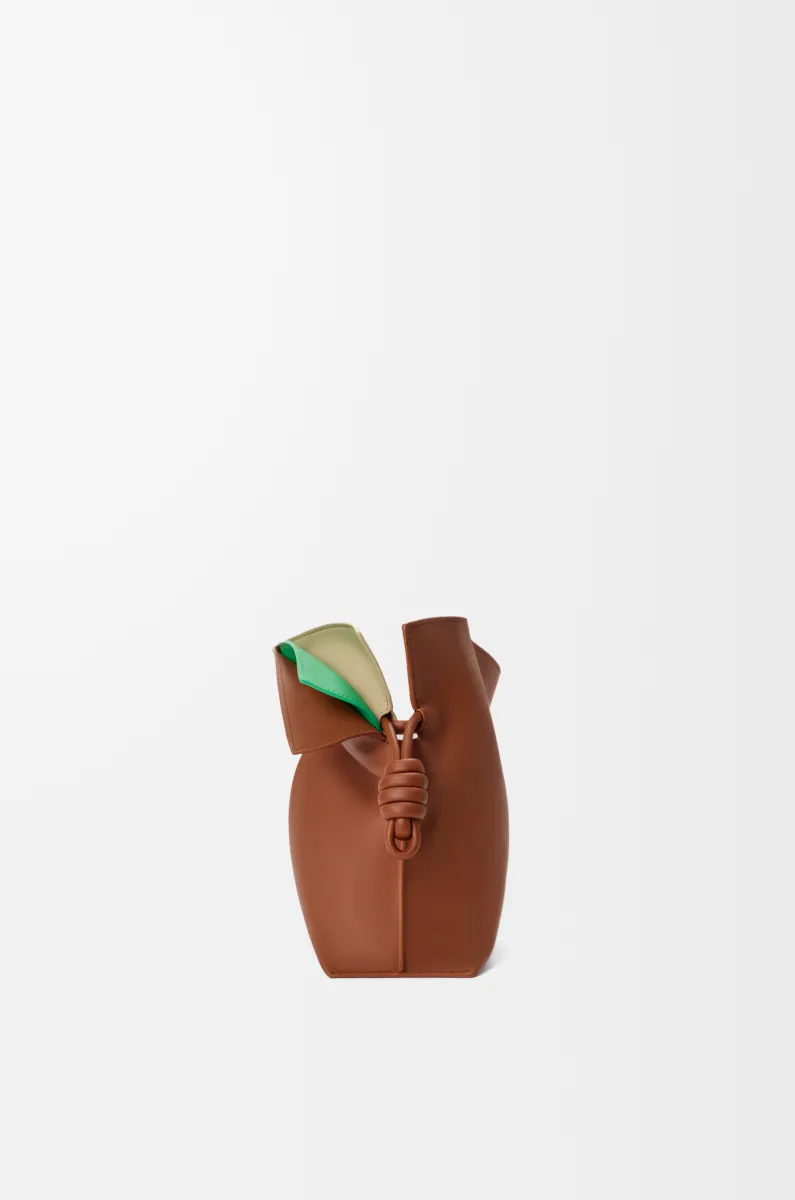 中号纳帕牛皮革层叠 Flamenco 手拿包