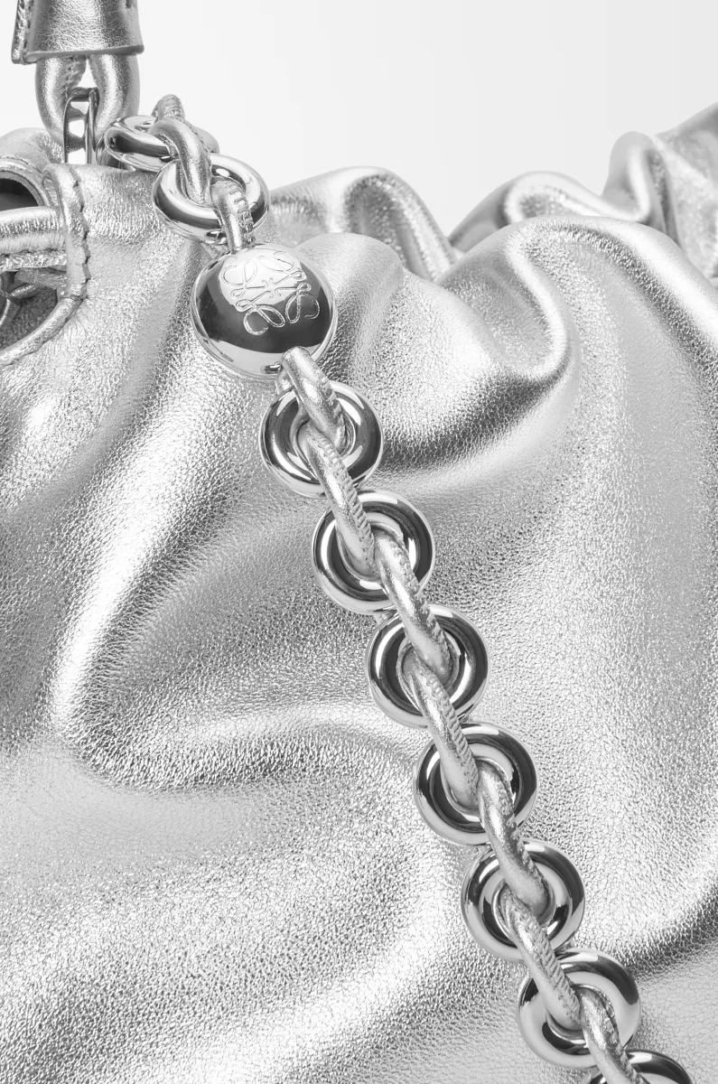 中号层压羊皮革 Flamenco Purse 手拿包