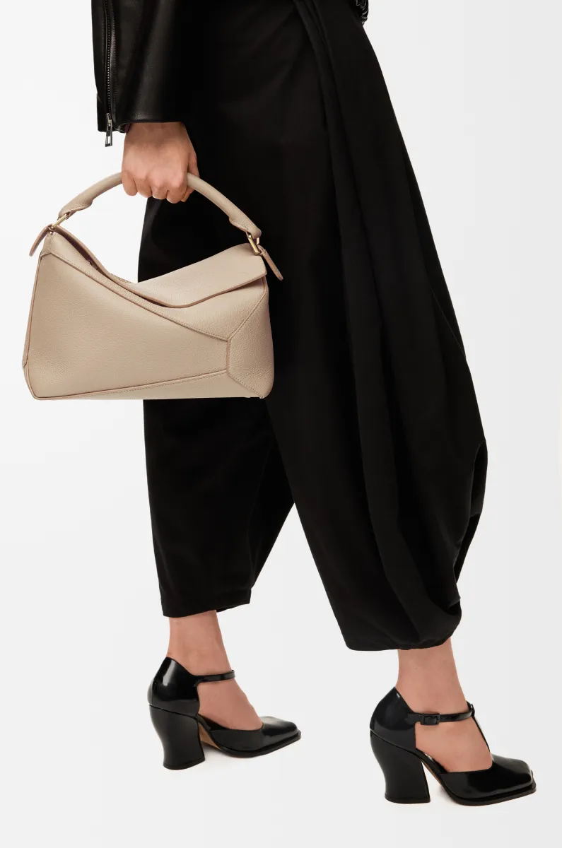 中号柔软粒面牛皮革 Puzzle 手袋