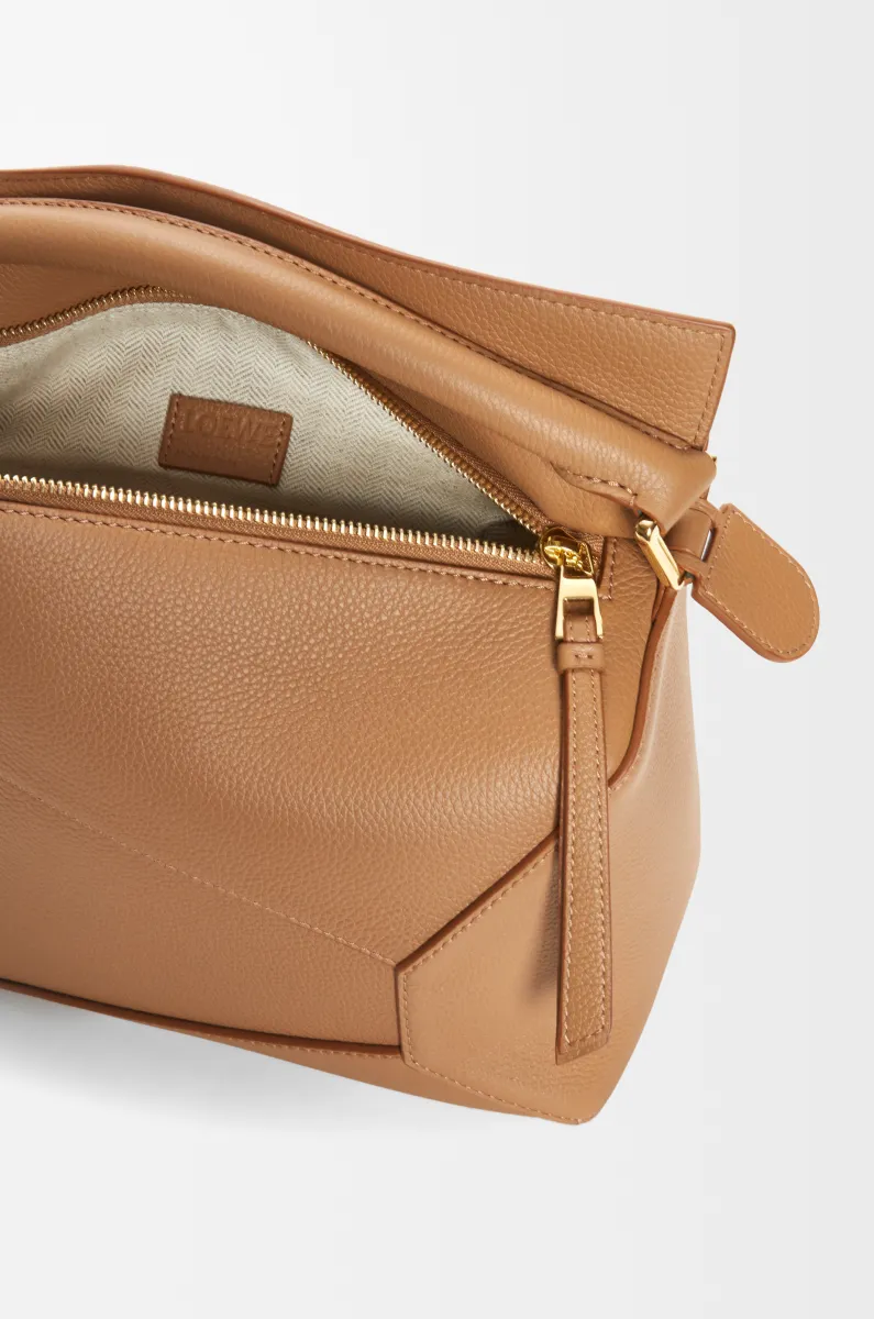 中号柔软粒面牛皮革 Puzzle 手袋