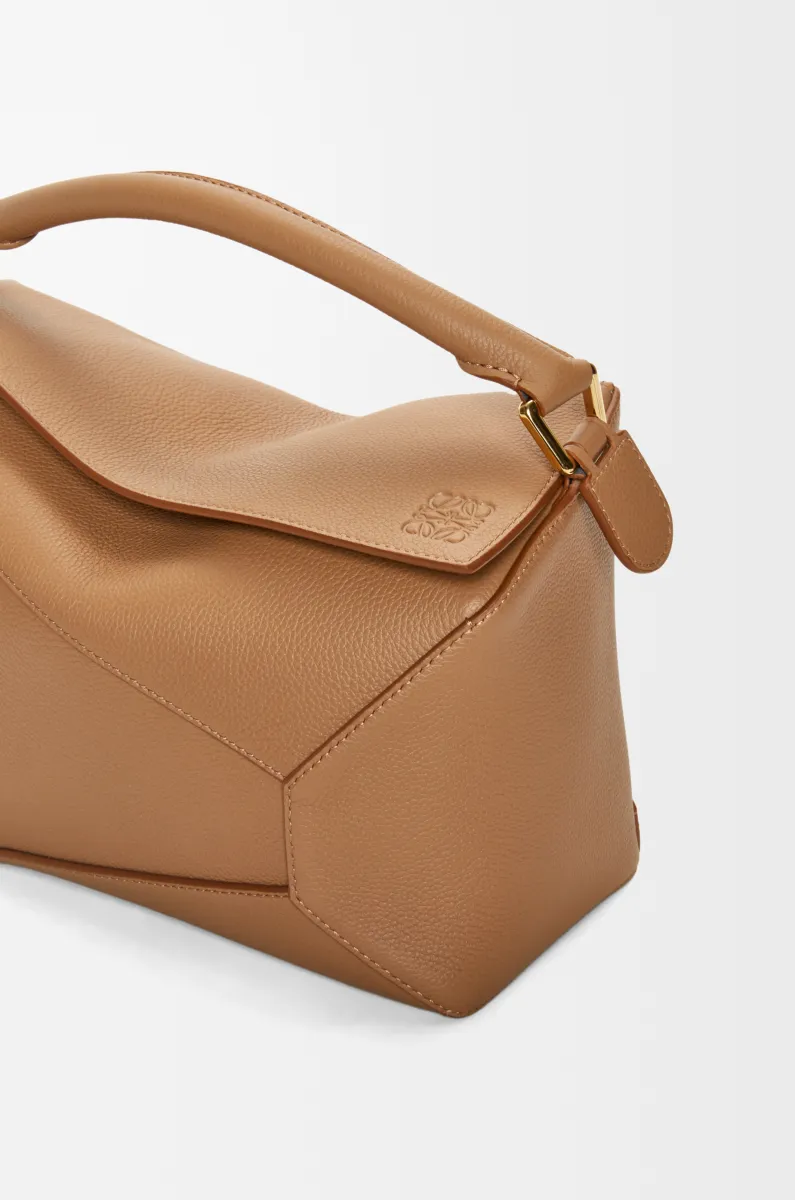 中号柔软粒面牛皮革 Puzzle 手袋