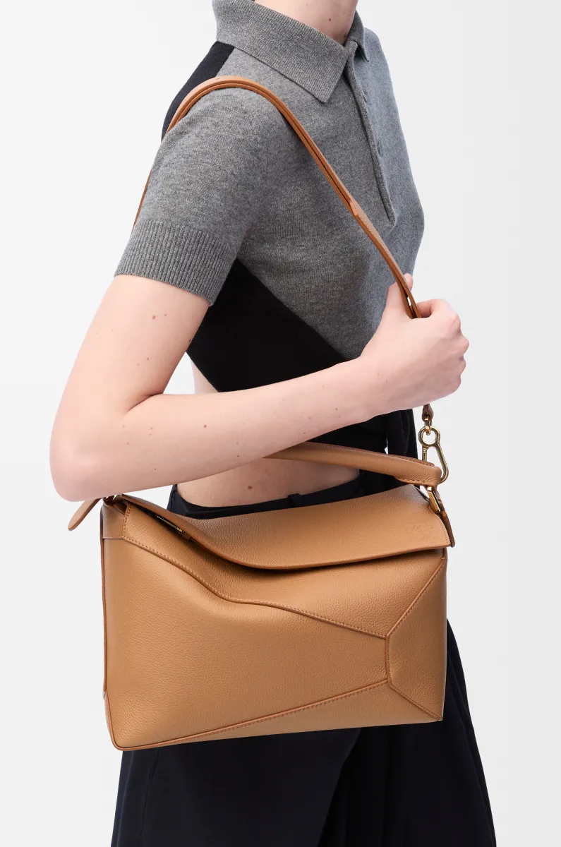 中号柔软粒面牛皮革 Puzzle 手袋