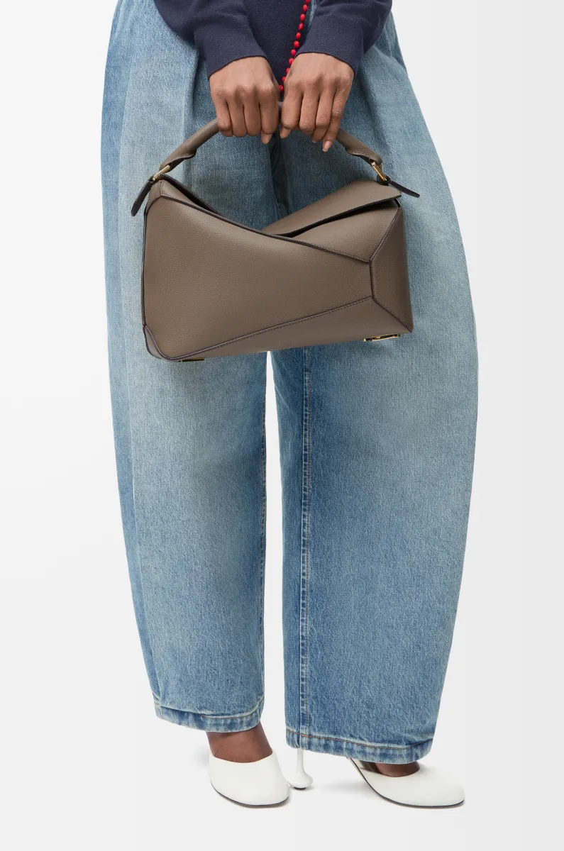 中号柔软粒面牛皮革 Puzzle 手袋