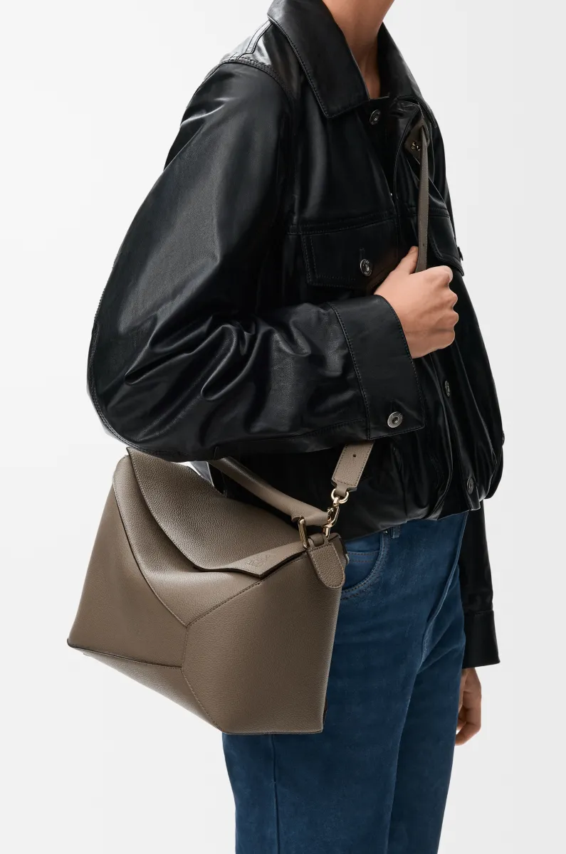 中号柔软粒面牛皮革 Puzzle 手袋