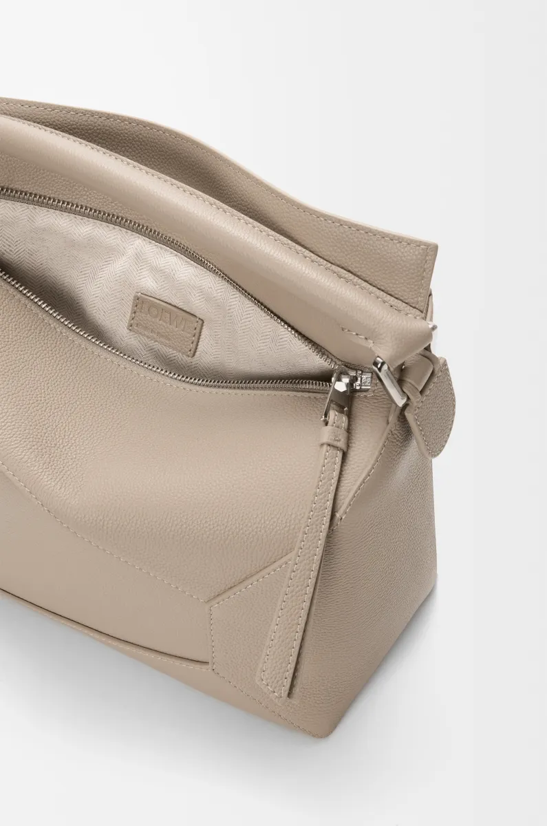 中号柔软粒面牛皮革 Puzzle 手袋