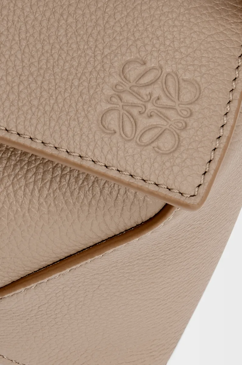 小号柔软粒面牛皮革 Puzzle 手袋