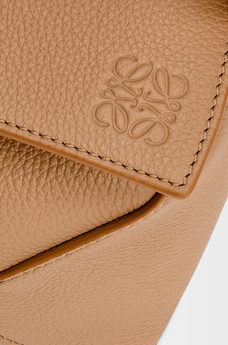 小号柔软粒面牛皮革 Puzzle 手袋