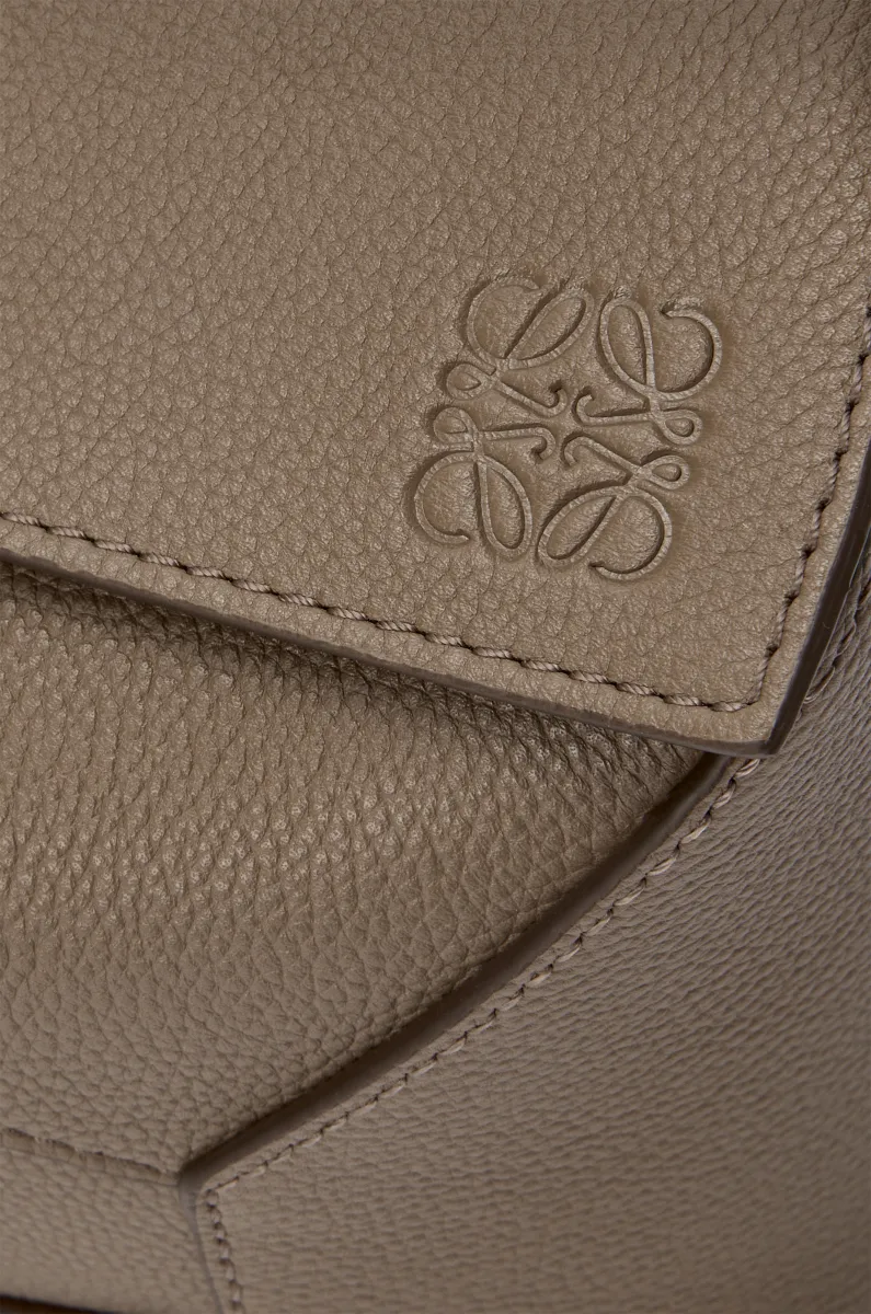 小号柔软粒面牛皮革 Puzzle 手袋