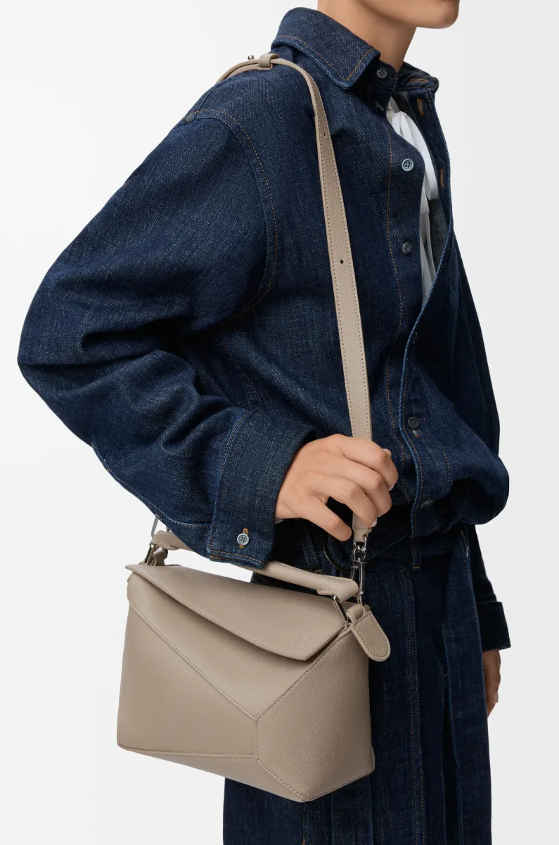 小号柔软粒面牛皮革 Puzzle 手袋