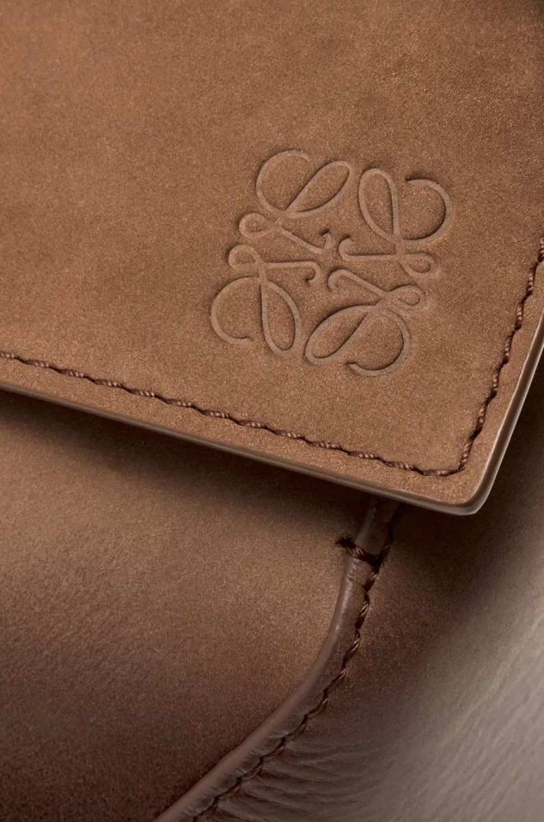 小号渐变漆面牛巴革 Puzzle Edge 手袋