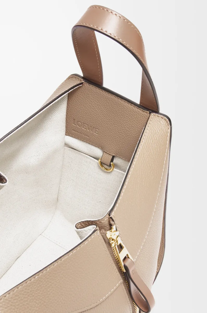 柔软粒面牛皮革 Hammock Compact 手袋