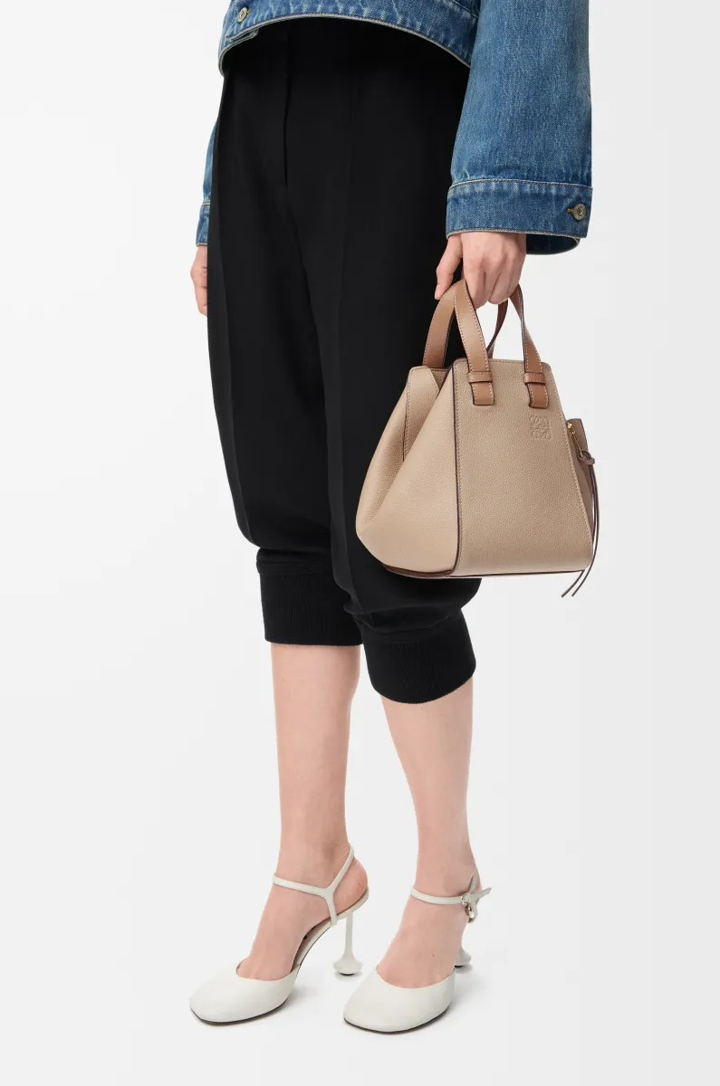 柔软粒面牛皮革 Hammock Compact 手袋